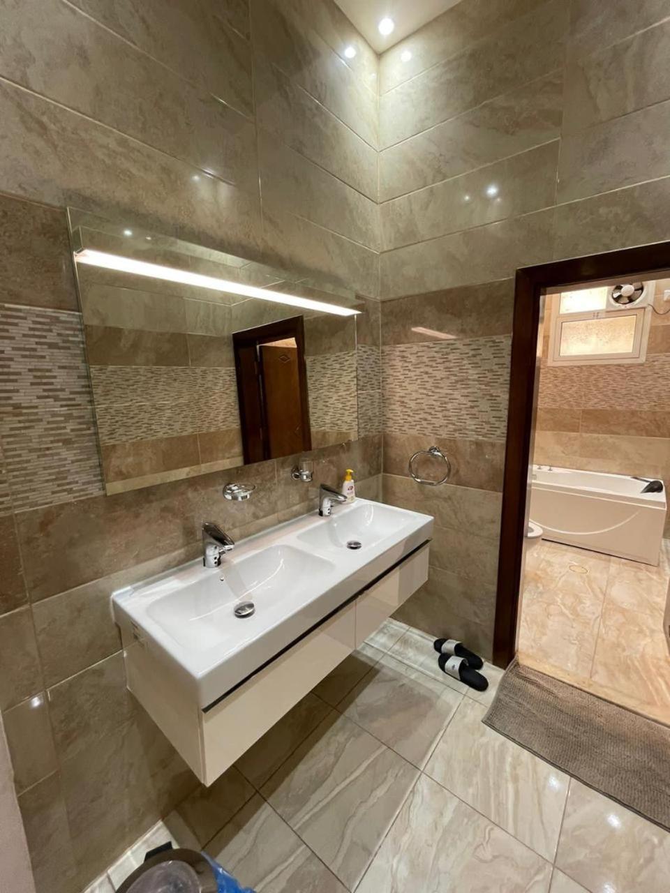 Apartment Deluxe Furnished *
