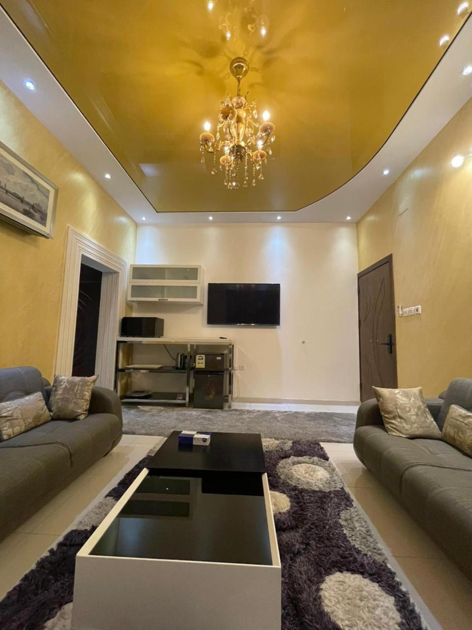 Deluxe Furnished Apartment *